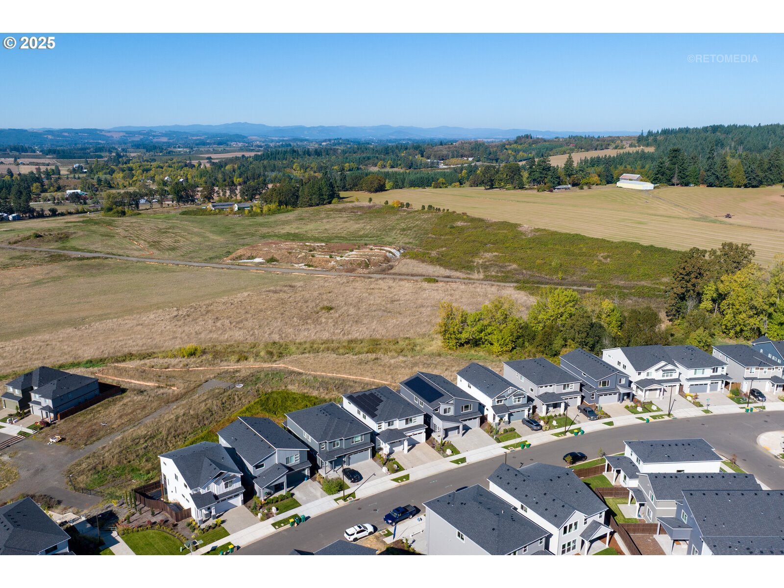12305 Southwest Silvertip Street Beaverton, OR 97007 - Photo 40 of 43 a view of an ocean and city