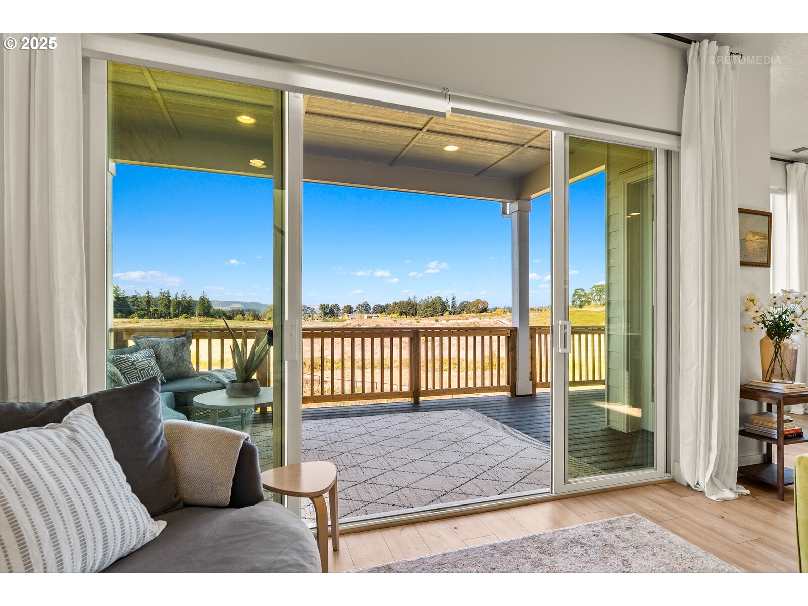 12305 Southwest Silvertip Street Beaverton, OR 97007 - Photo 7 of 43 a balcony with furniture and a potted plant