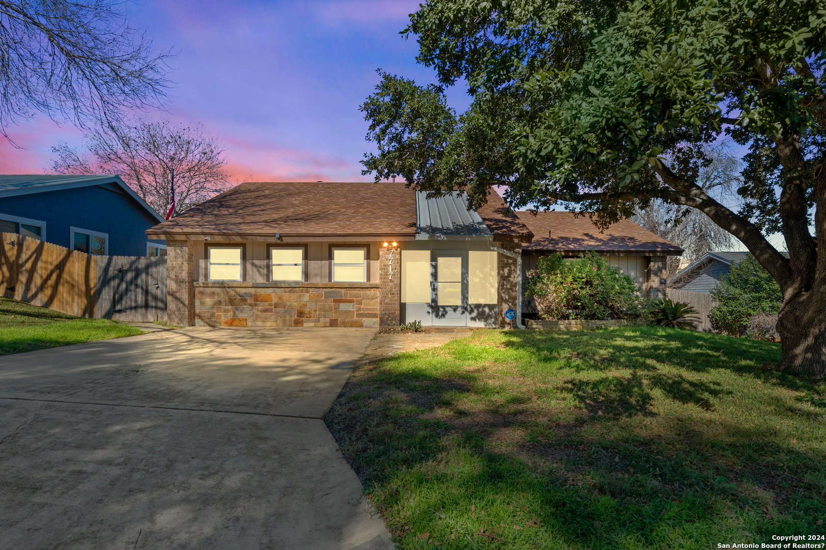 7717 Leafy Holw  