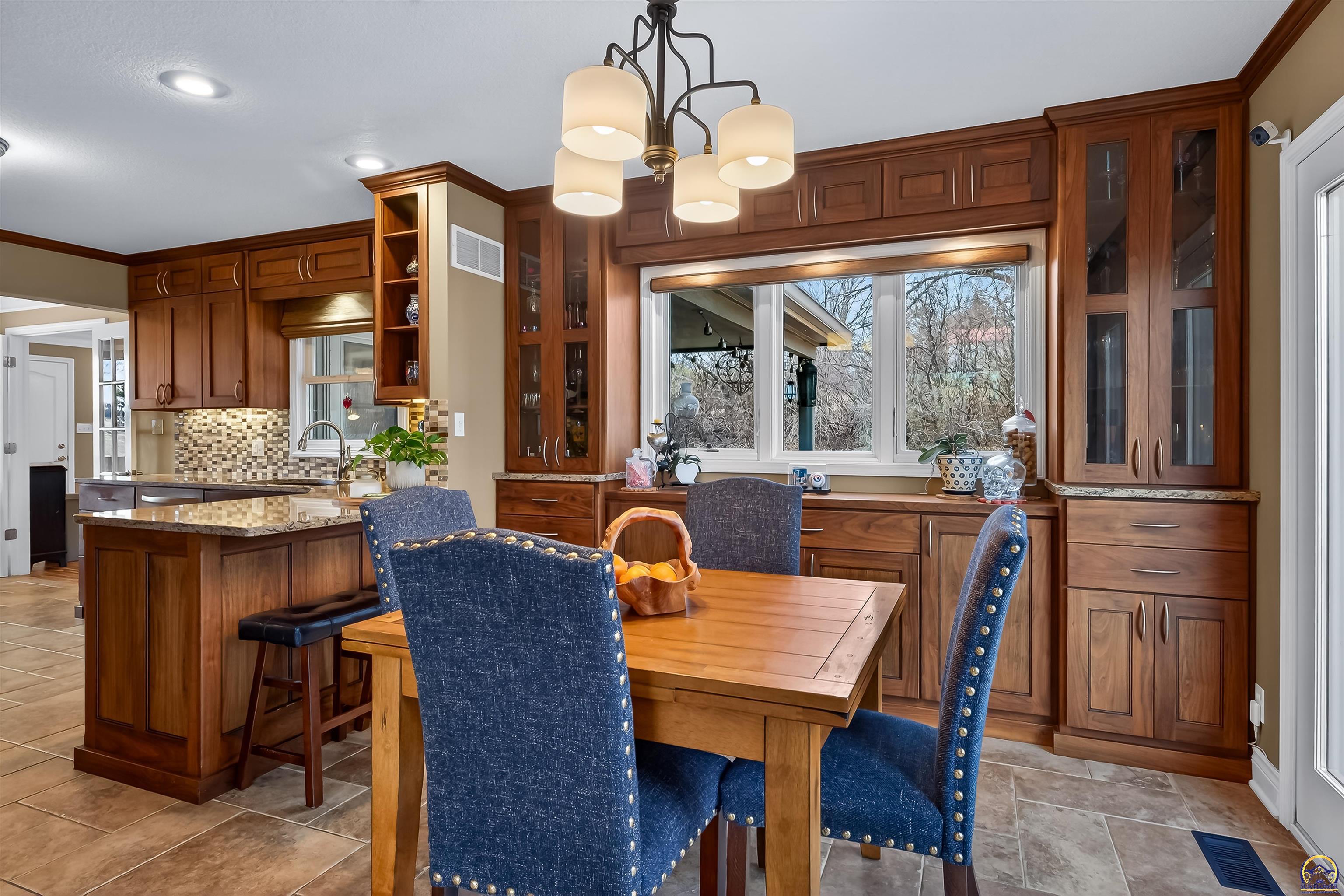 5934 Southwest 47th Street Topeka, KS 66610 - Photo 11 of 74