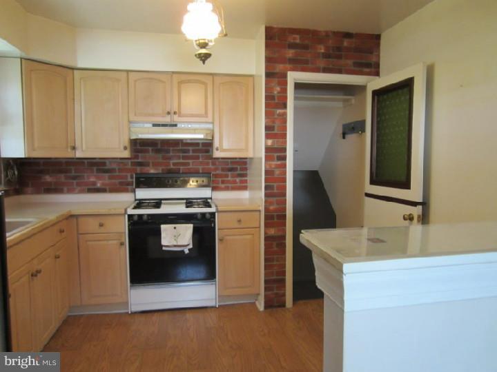 925 Hemlock Road Warminster, PA 18974 - Photo 4 of 15 Kitchen