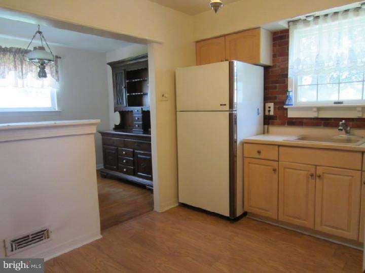 925 Hemlock Road Warminster, PA 18974 - Photo 5 of 15 Kitchen