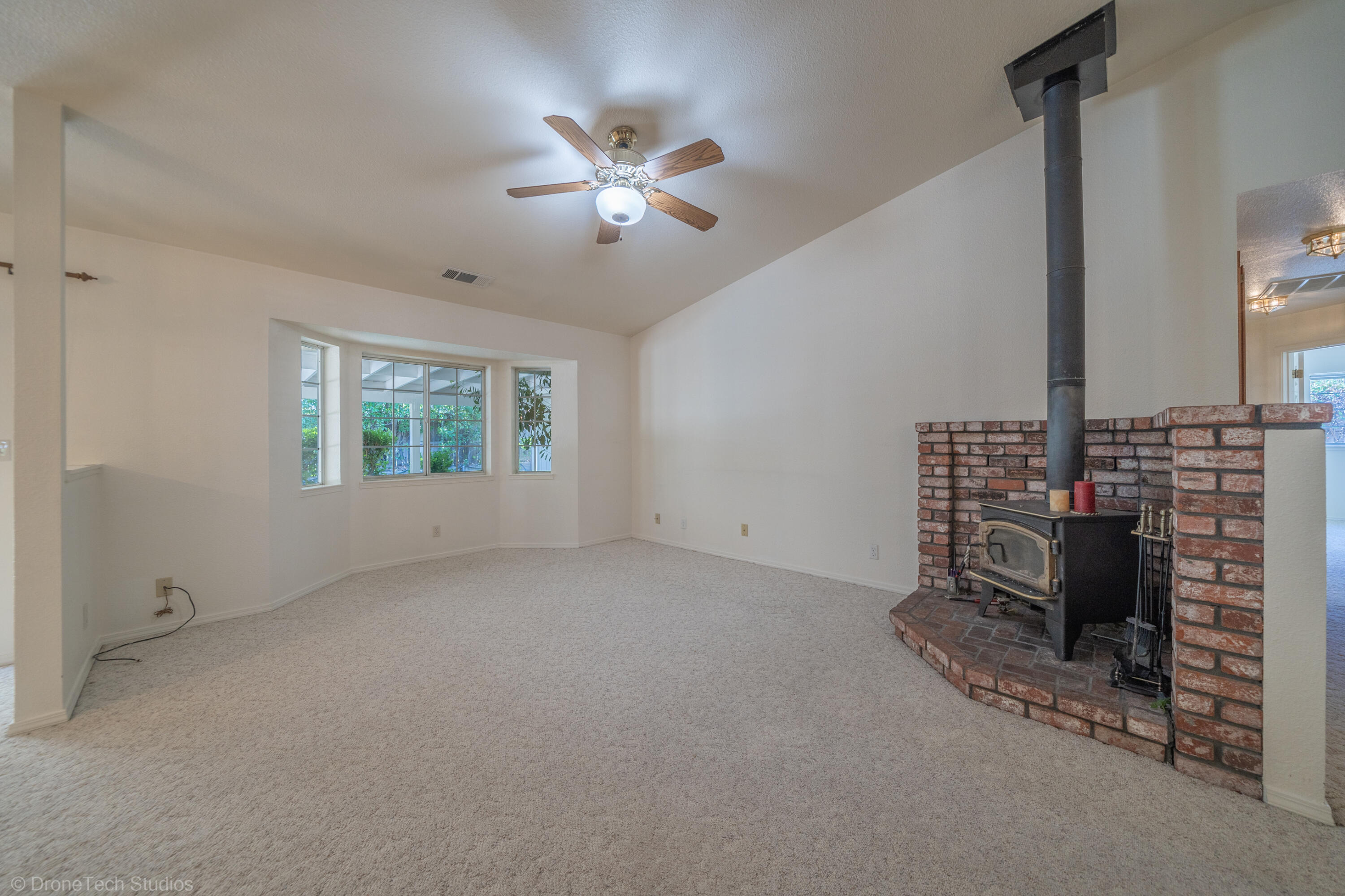 2227 Wicklow Street Redding, CA 96001 - Photo 11 of 90 2227 Wicklow St-11