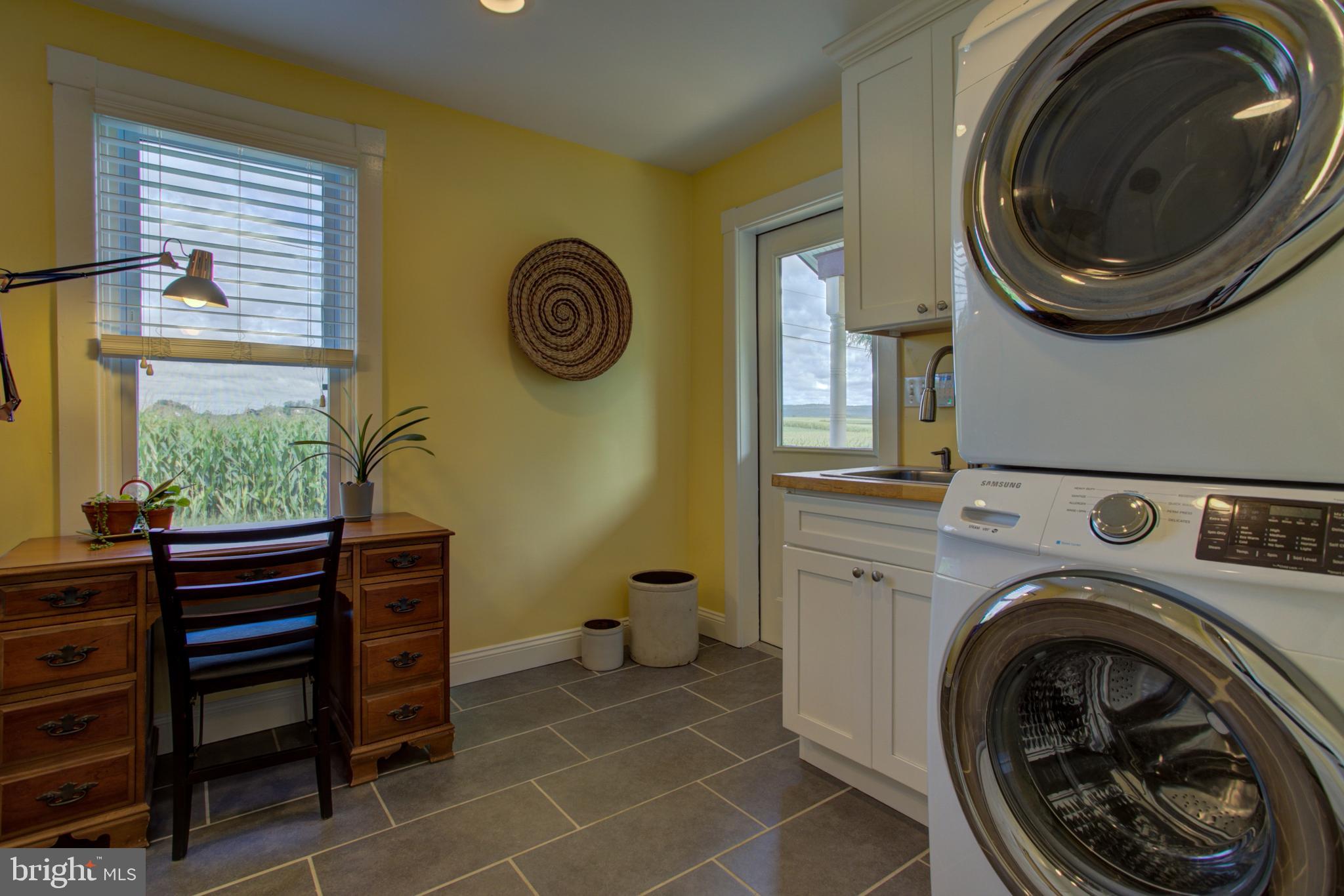 795 Prospect Road Manheim, PA 17545 - Photo 22 of 92 Laundry / Mudroom