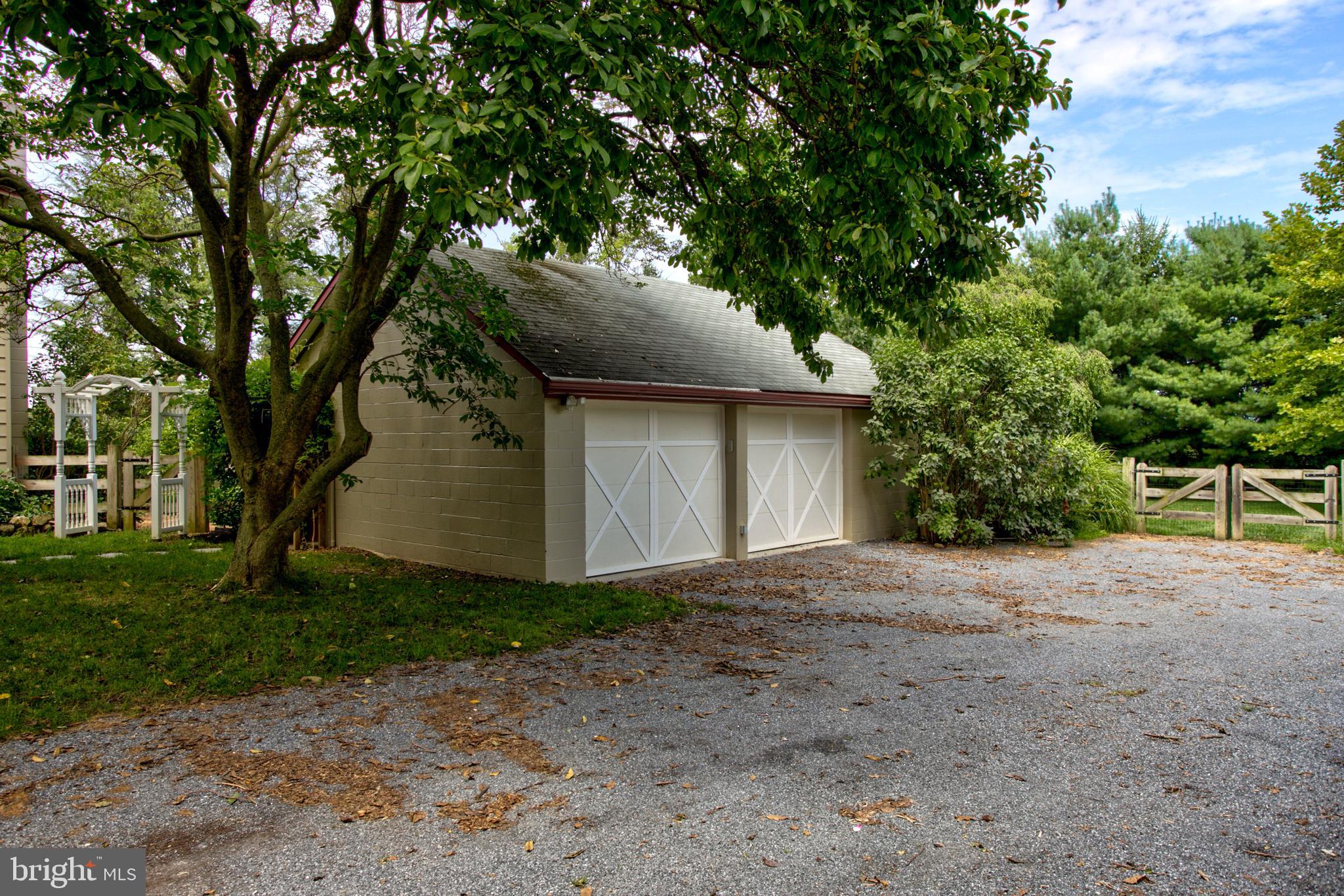 795 Prospect Road Manheim, PA 17545 - Photo 46 of 92 Garage / Driveway