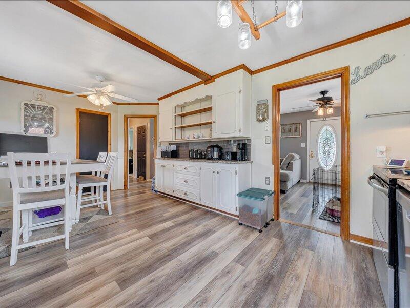 2015 Laura Road Northwest Roanoke, VA 24017 - Photo 11 of 32 a living room with furniture and kitchen view