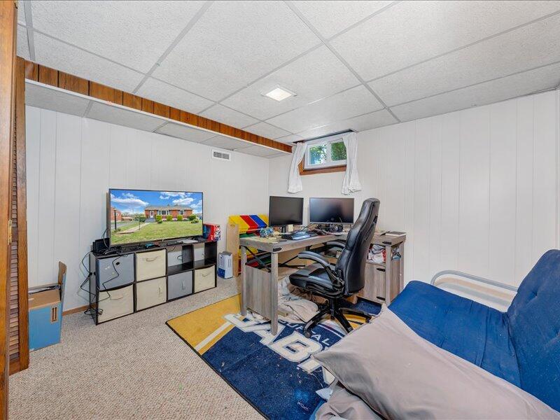 2015 Laura Road Northwest Roanoke, VA 24017 - Photo 19 of 32 a work room with furniture and wooden floor