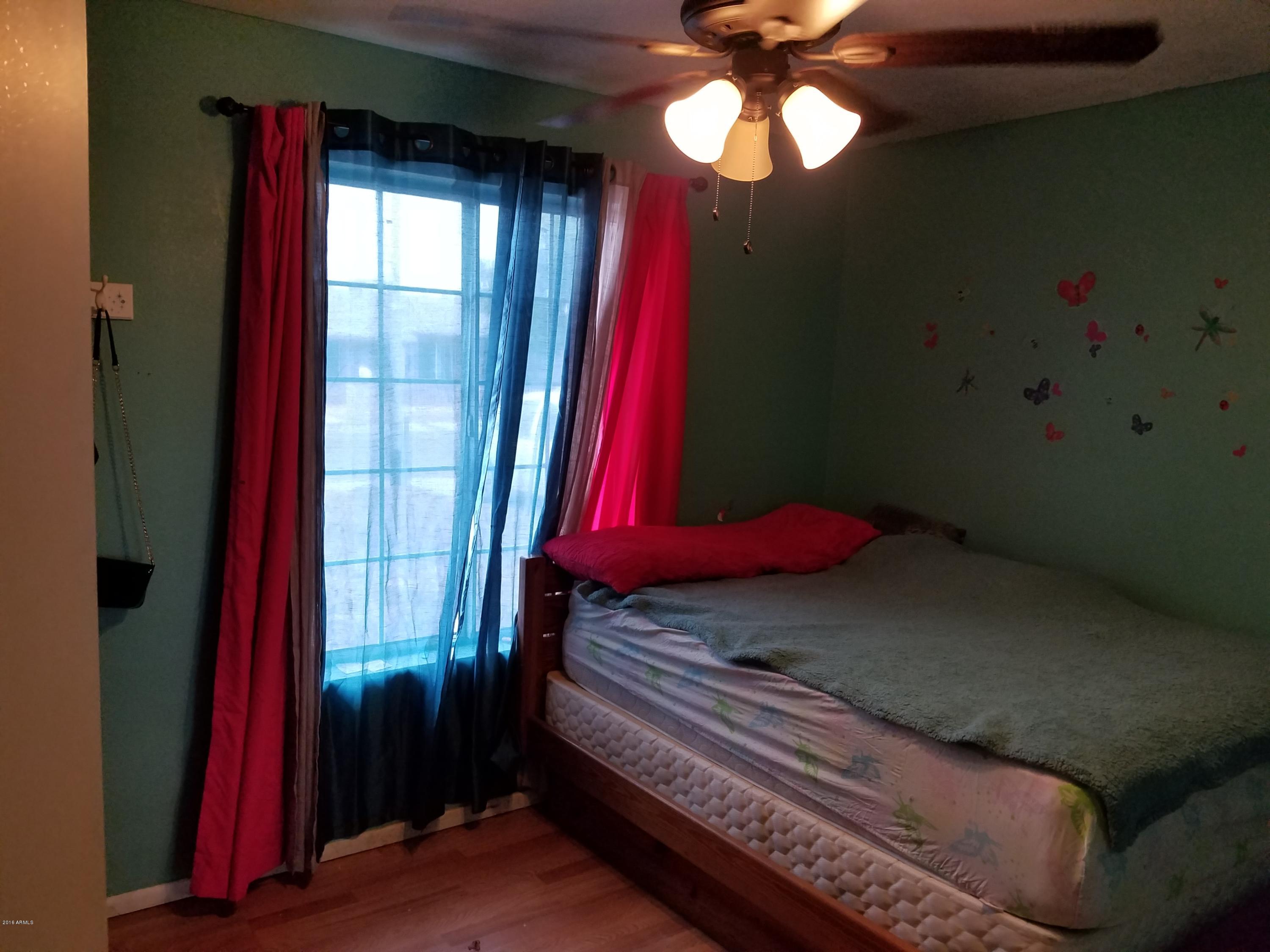 4939 West Berkeley Road Phoenix, AZ 85035 - Photo 27 of 60 a room with a bed and a window