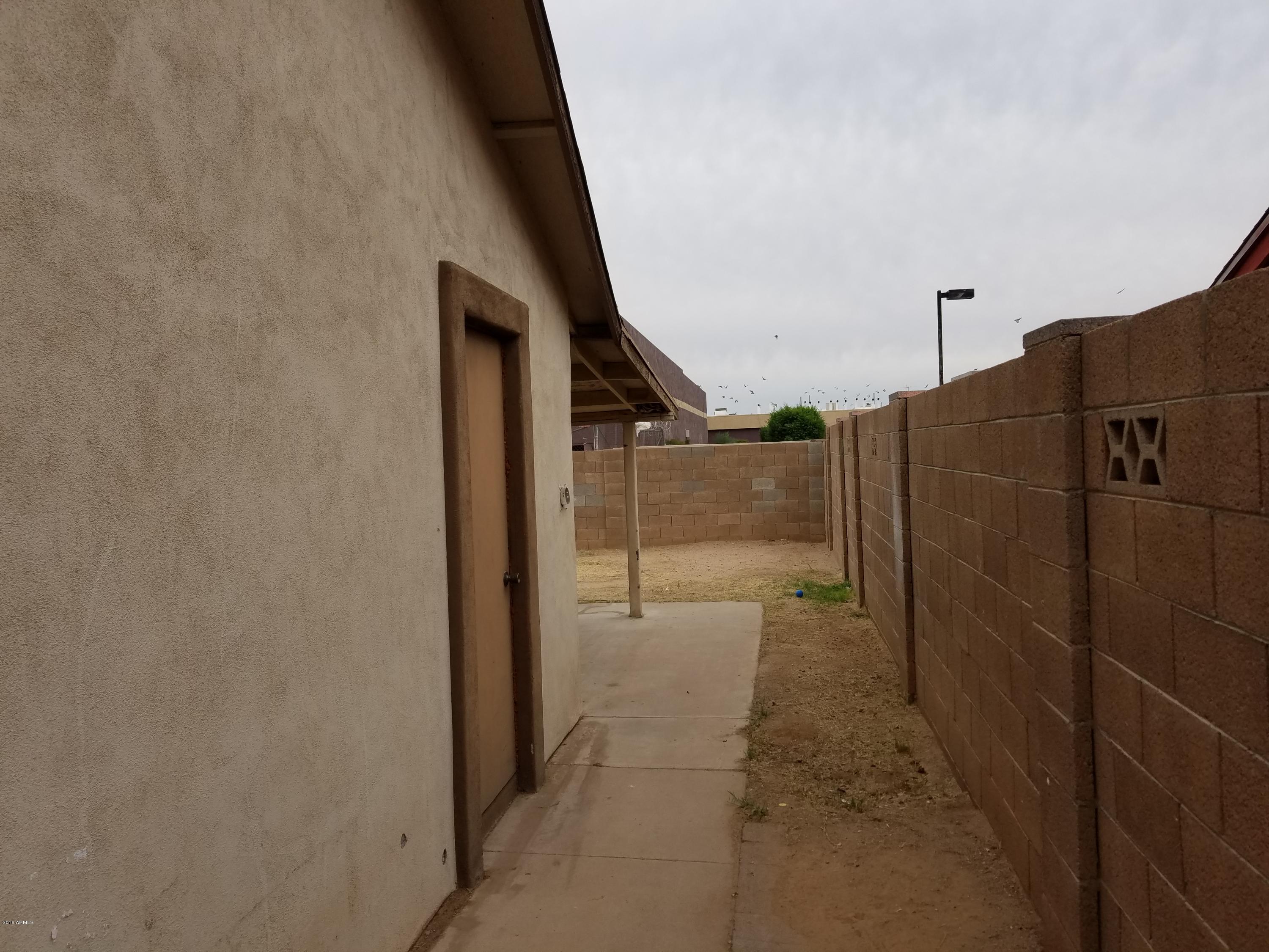4939 West Berkeley Road Phoenix, AZ 85035 - Photo 48 of 60 a view of a hallway