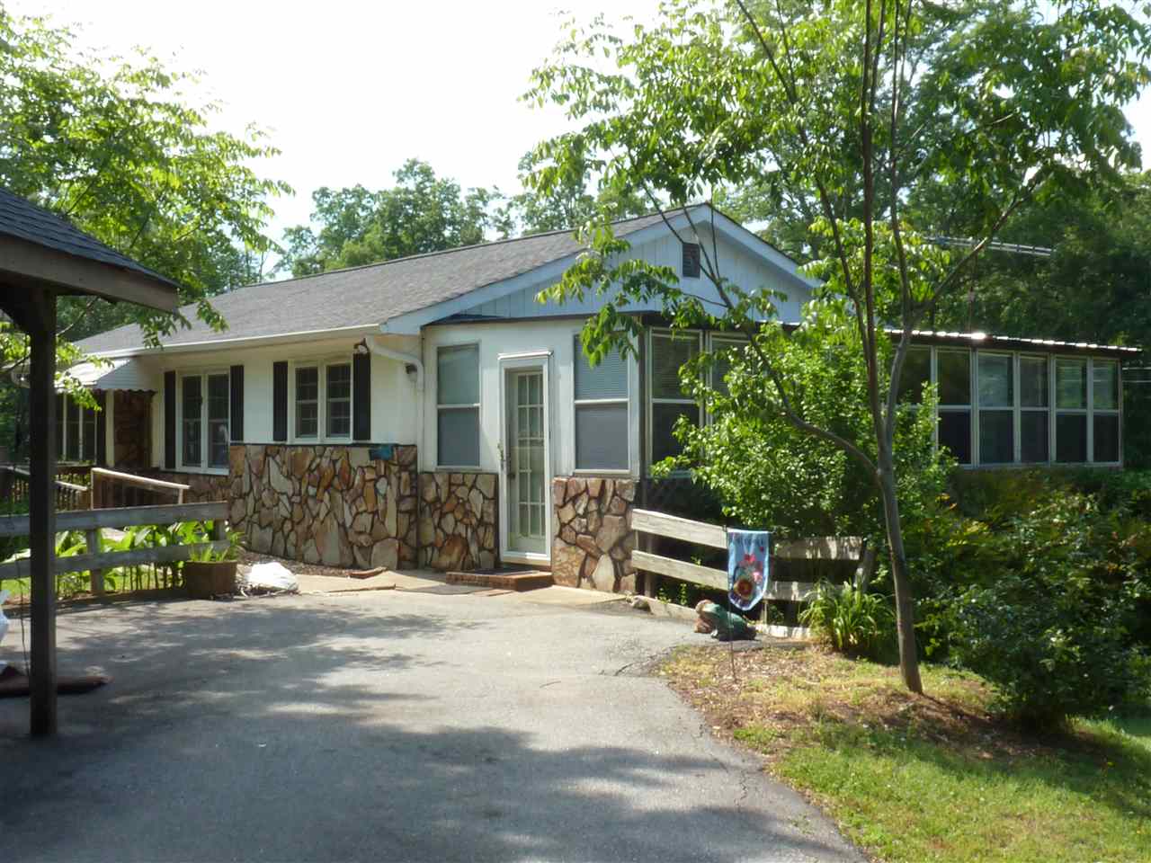 124 South 209 Landrum, SC 29356 - Photo 6 of 26 Gallery Image 6