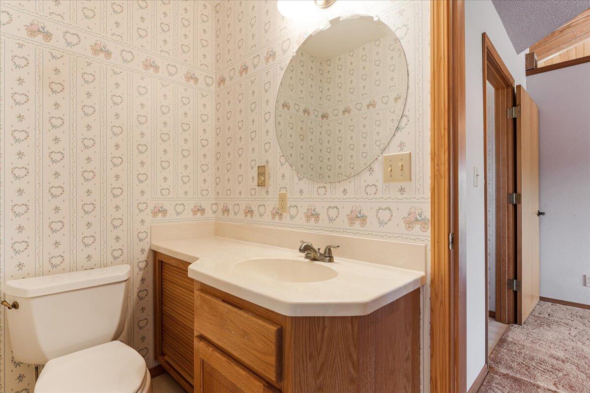 64515 Rock Springs Road Bend, OR 97703 - Photo 32 of 49 Guest Suite 1 Bathroom