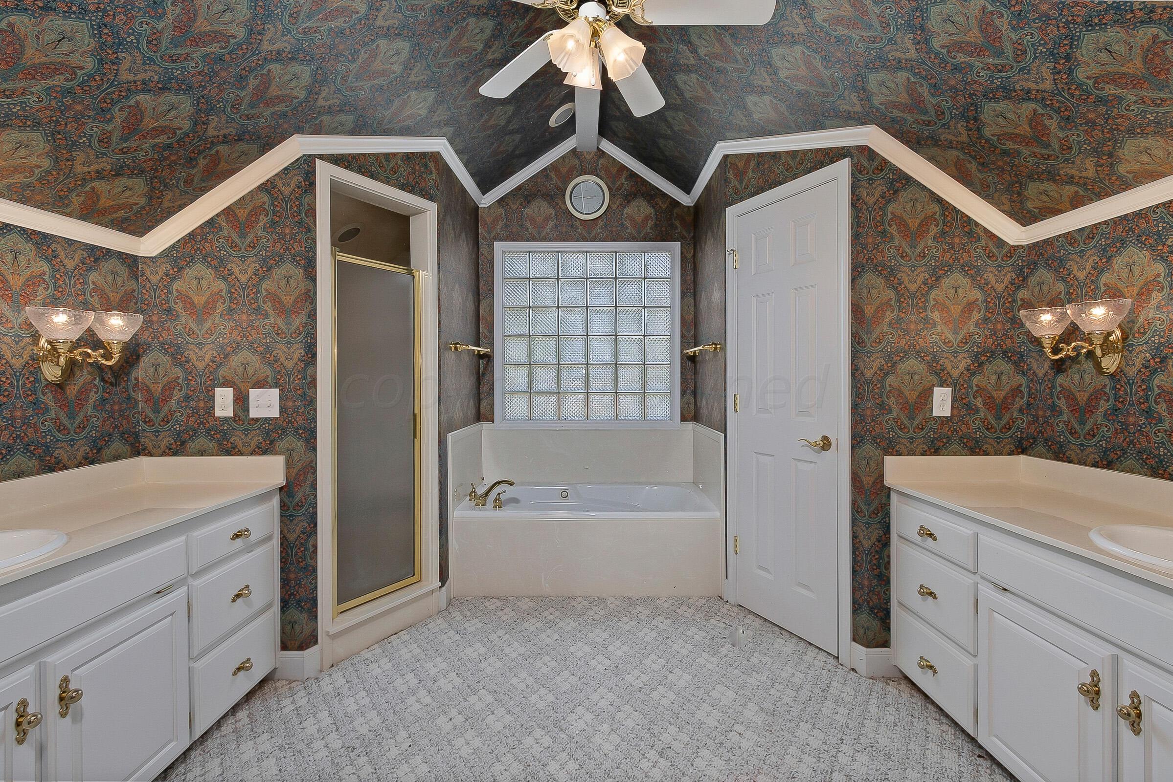 19351 Mockingbird Road Canyon, TX 79015 - Photo 36 of 55 033_Upstairs Bathroom
