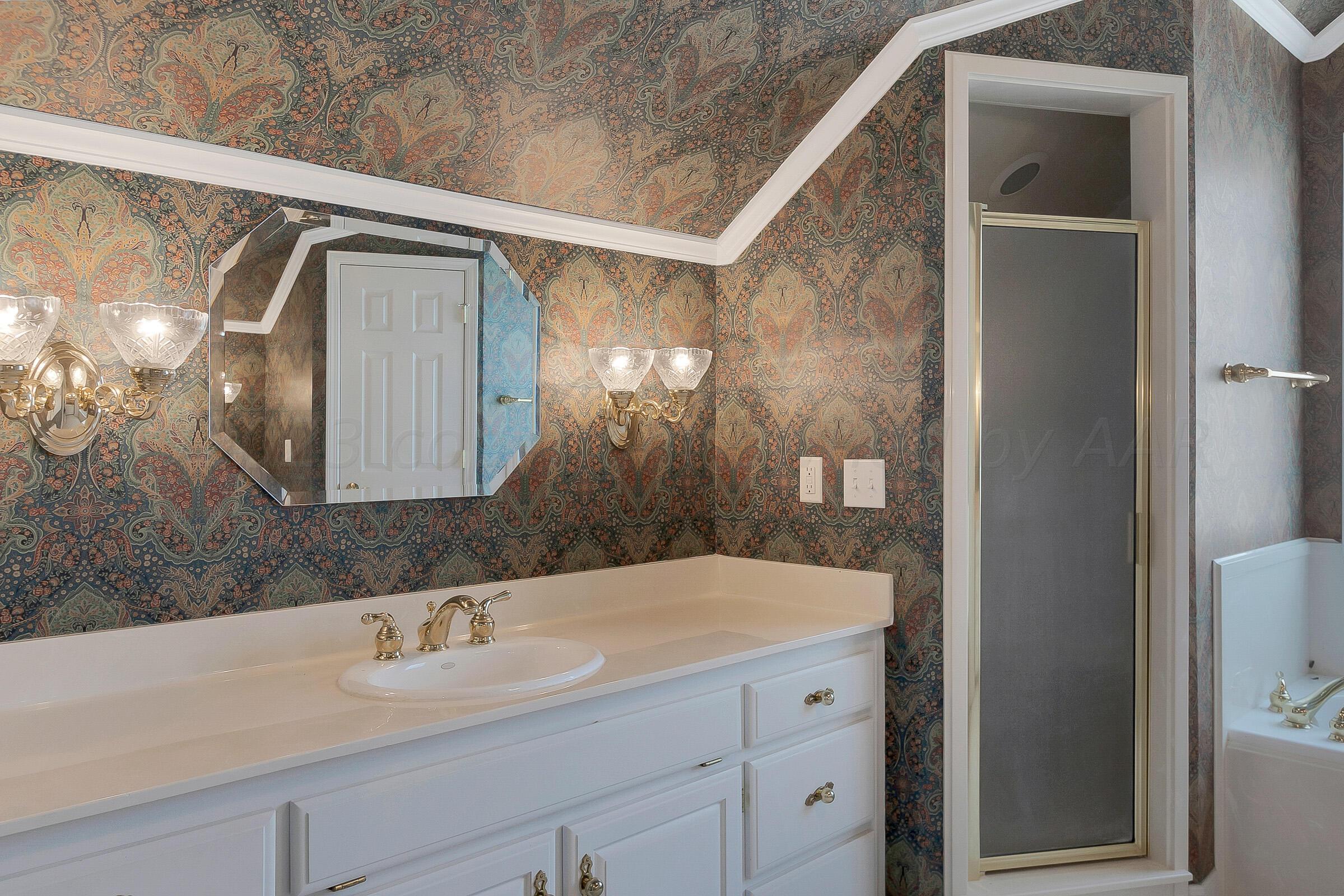 19351 Mockingbird Road Canyon, TX 79015 - Photo 38 of 55 035_Upstairs Bathroom 3