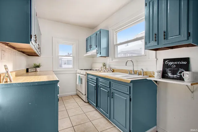 $169,900 | 205 North Middleboro Avenue, Mishawaka, IN 46544