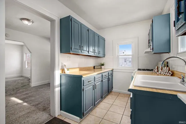 $169,900 | 205 North Middleboro Avenue, Mishawaka, IN 46544