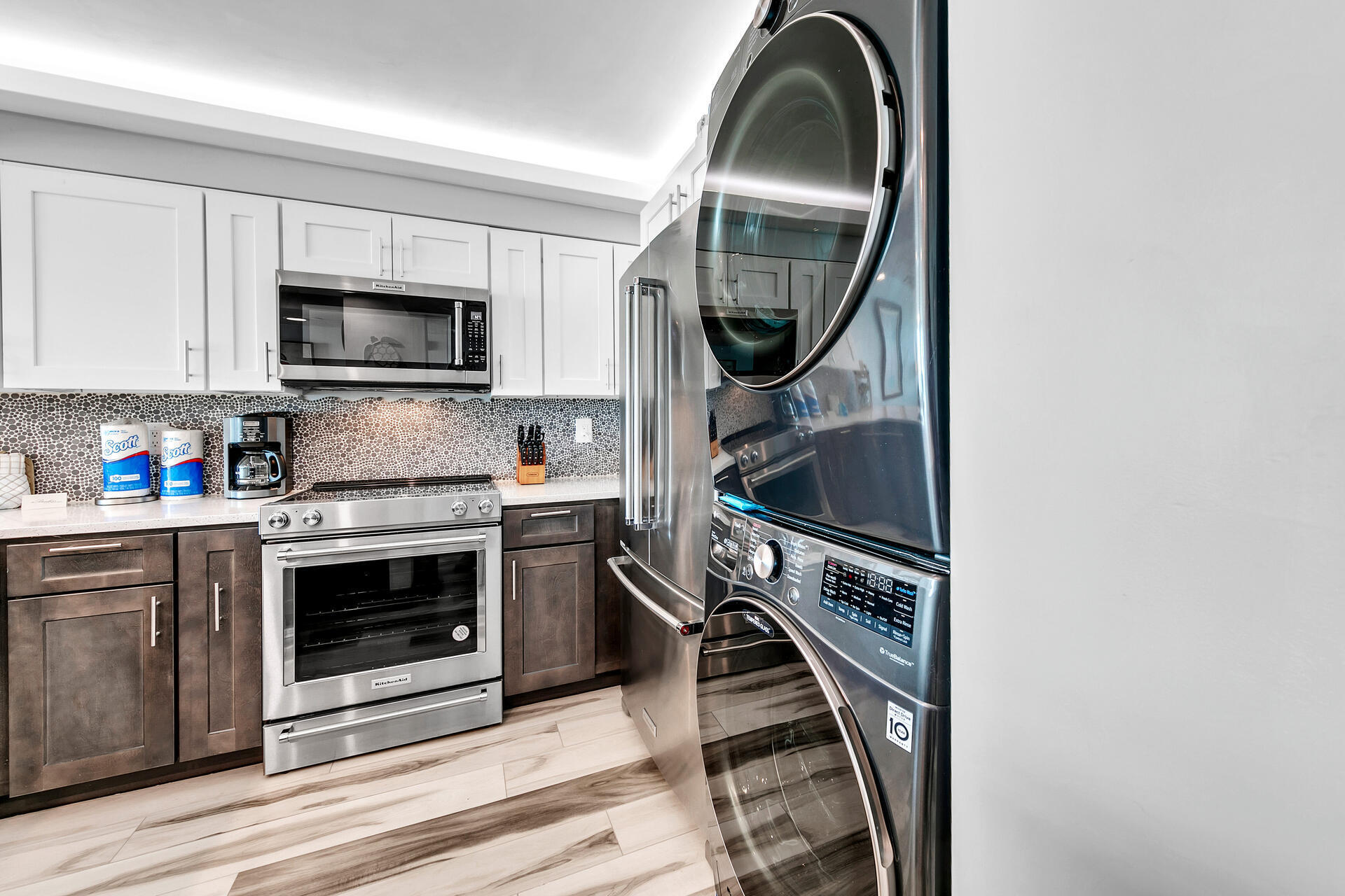 381 Santa Rosa Boulevard, Unit W515 Fort Walton Beach, FL 32548 - Photo 11 of 34 a kitchen with a stove a microwave and a sink