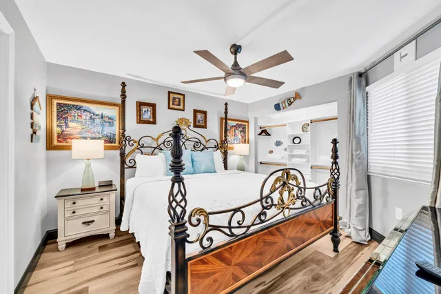 a view of a livingroom with furniture