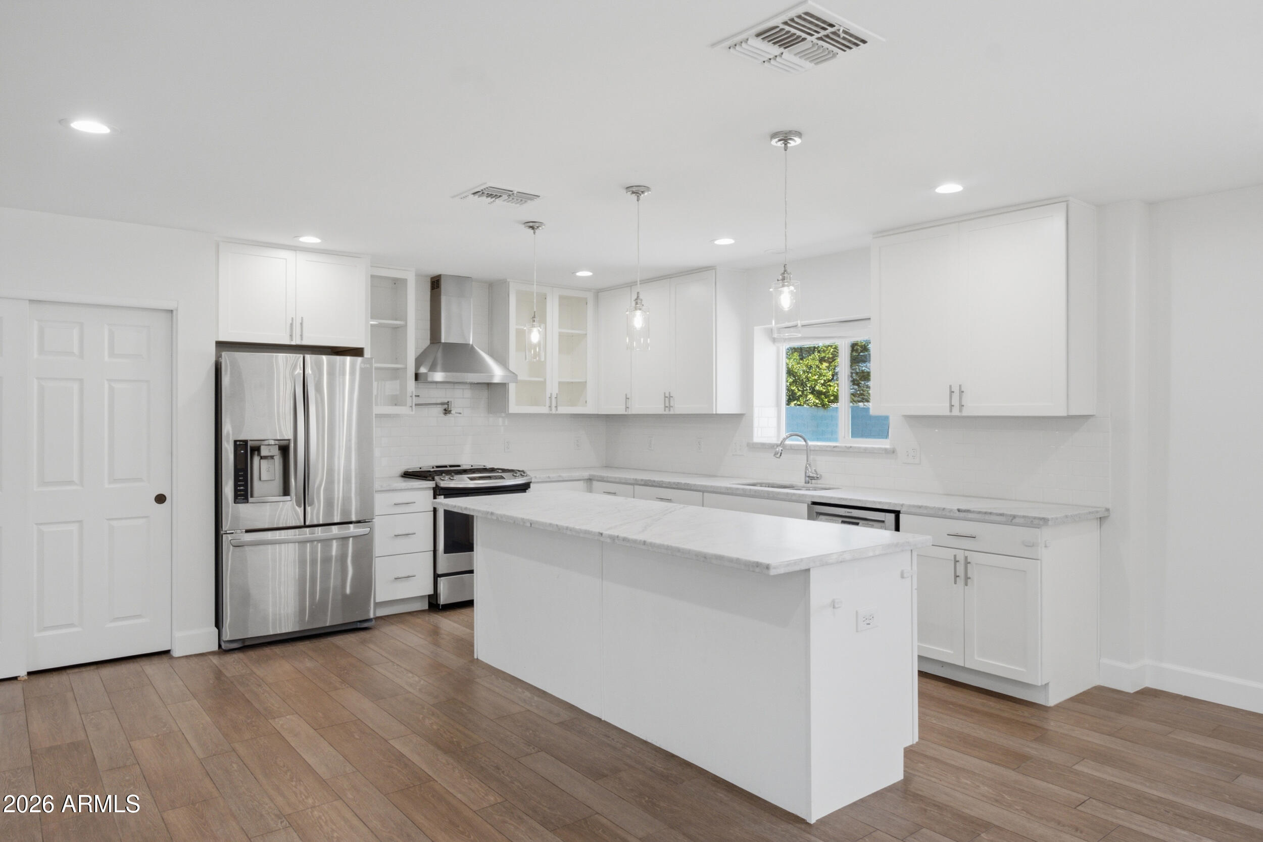 5140 East Osborn Road Phoenix, AZ 85018 - Photo 11 of 37 kitchen