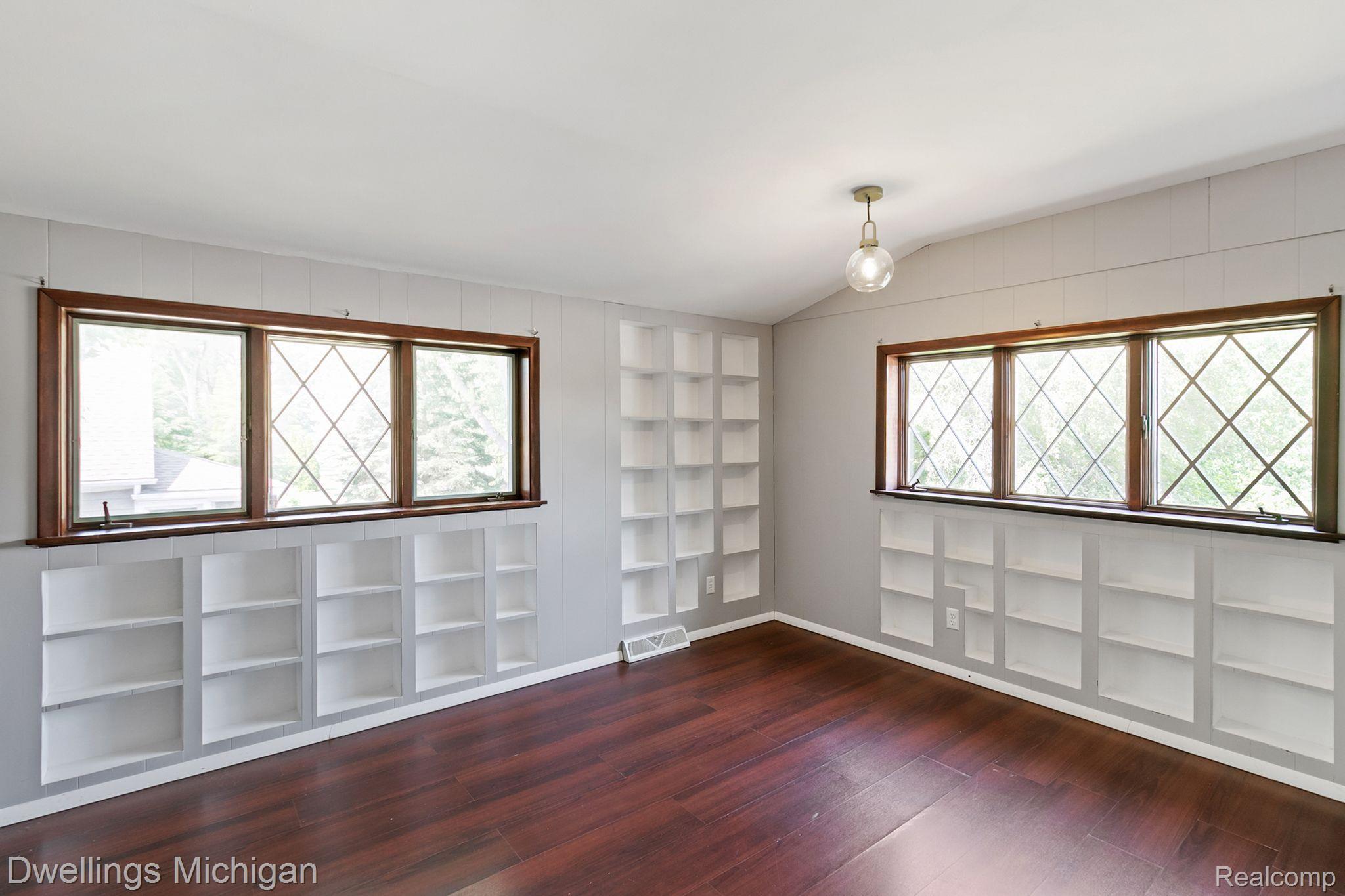 20013 Farmington Road Livonia, MI 48152 - Photo 10 of 33 Gallery Image 10