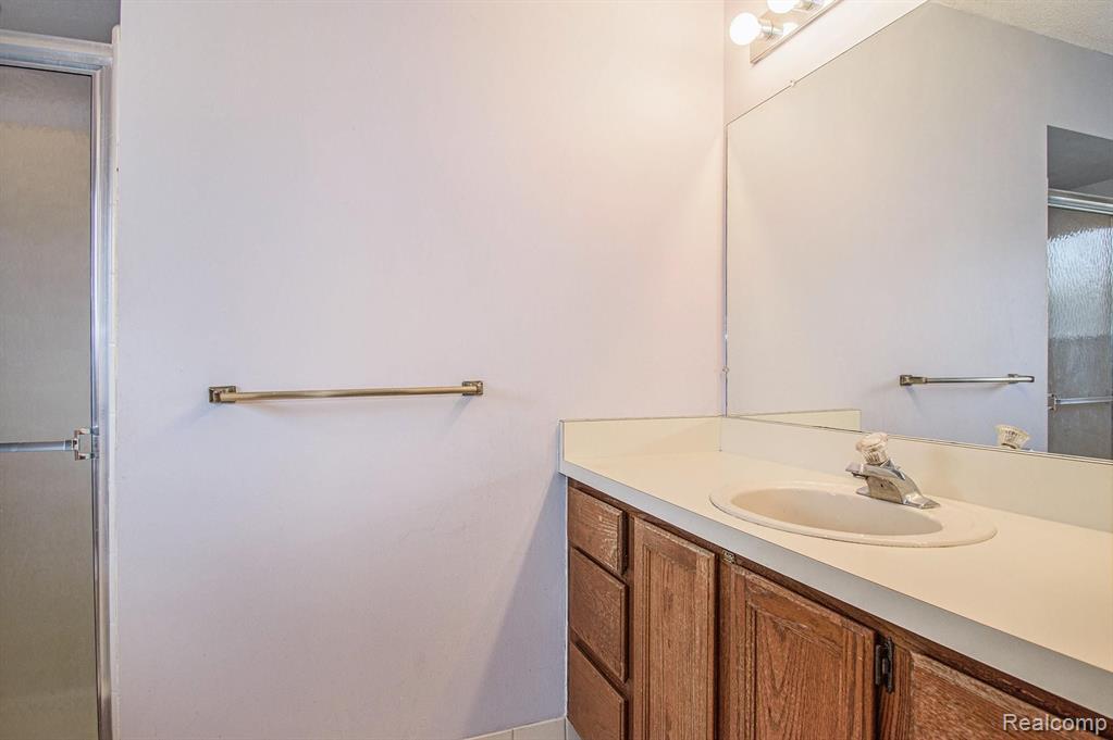 11773 Sycamore Road, Unit 25 Plymouth, MI 48170 - Photo 25 of 34