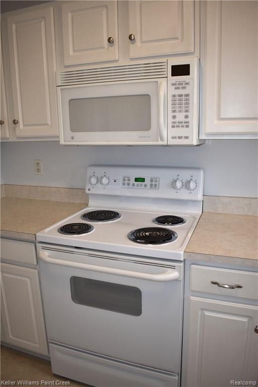 1885 Flagstone Circle Rochester, MI 48307 - Photo 20 of 32