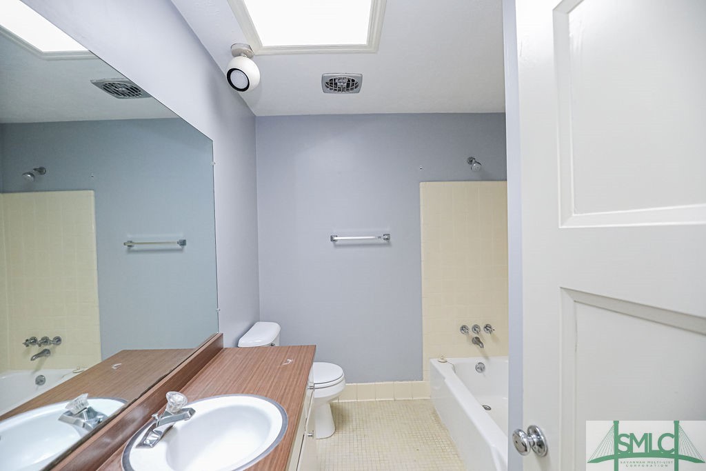 609 Windsor Road Savannah, GA 31419 - Photo 24 of 49 Shared bathroom
