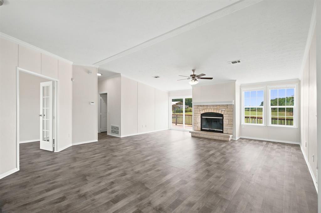 1040 Earp Road Springtown, TX 76082 - Photo 9 of 40 Gallery Image 9