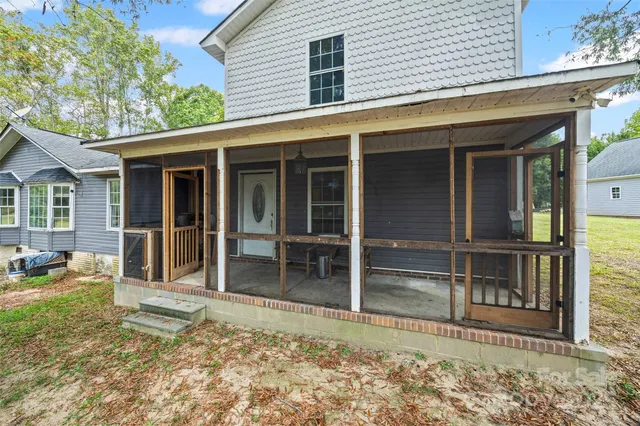 a house view with a outdoor space