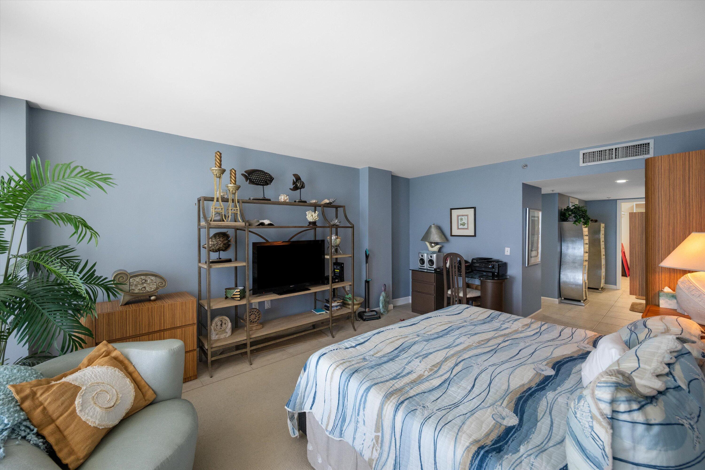 100 South Beach Road, Unit 702 Jupiter, FL 33469 - Photo 26 of 36 a bed room with a bed and a chair