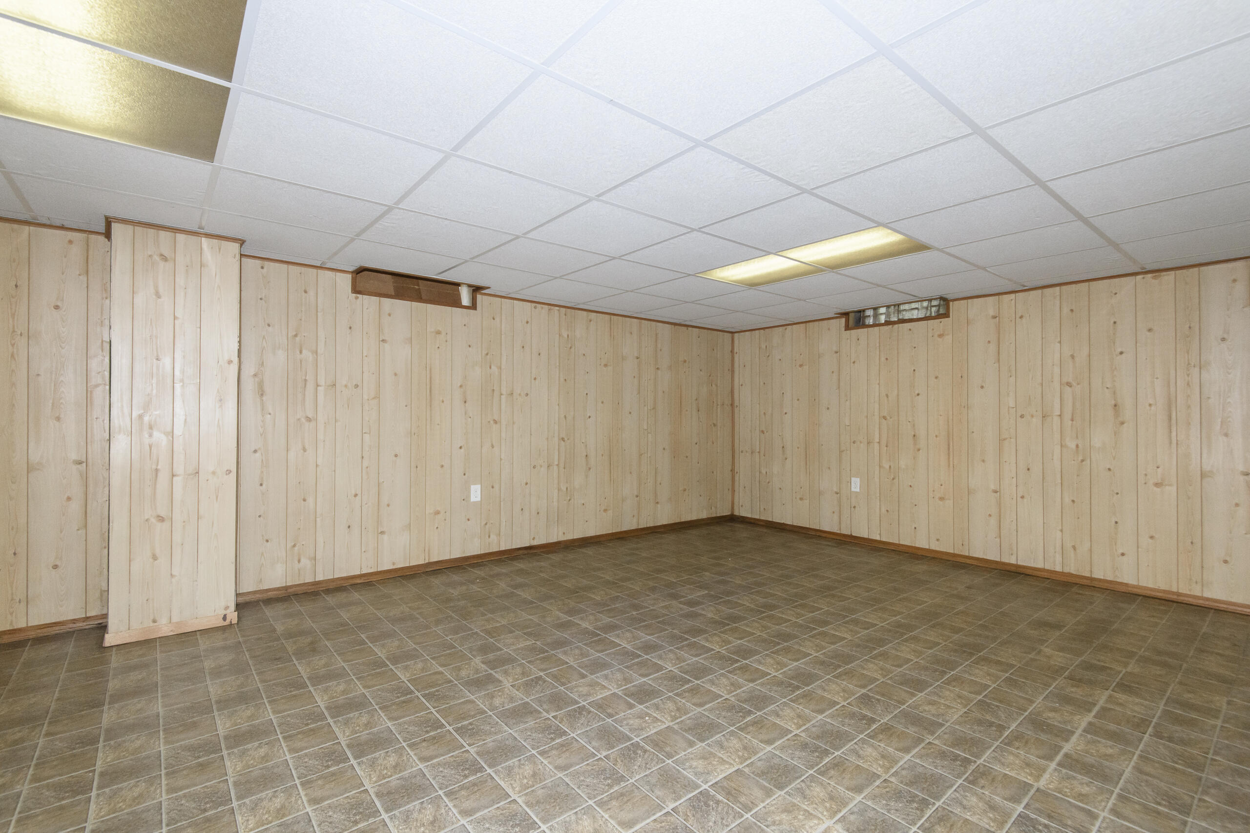 7016 North 86th Street Milwaukee, WI 53224 - Photo 28 of 40 Rec room