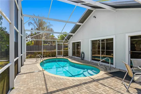 $545,000 | 212 14th Place, Vero Beach, FL 32960