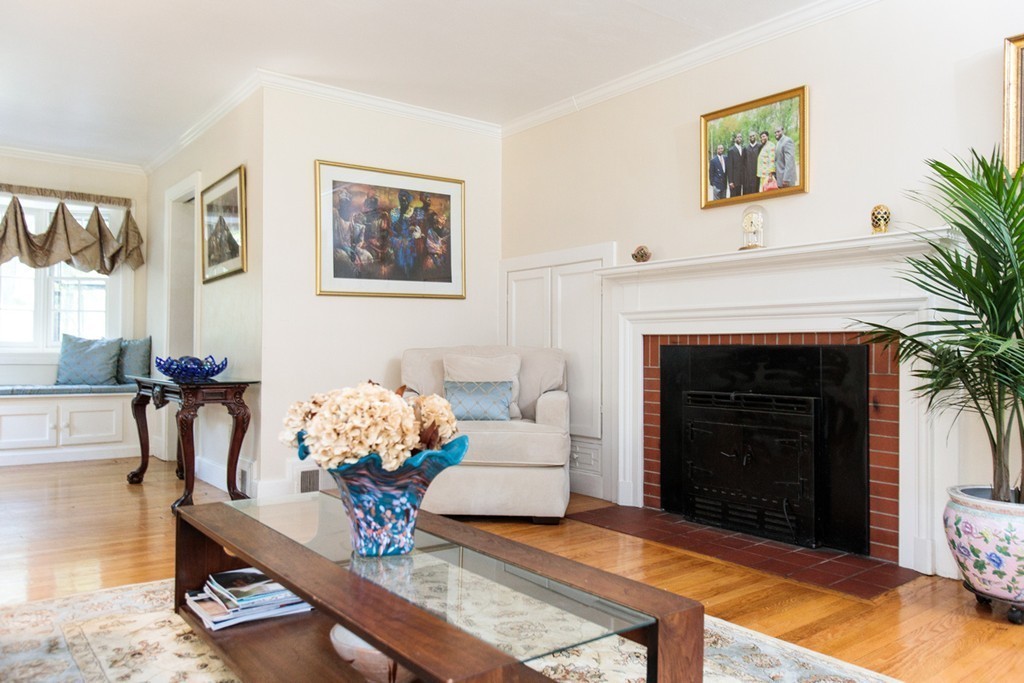 68 Beechwood Road Wellesley, MA 02482 - Photo 4 of 16