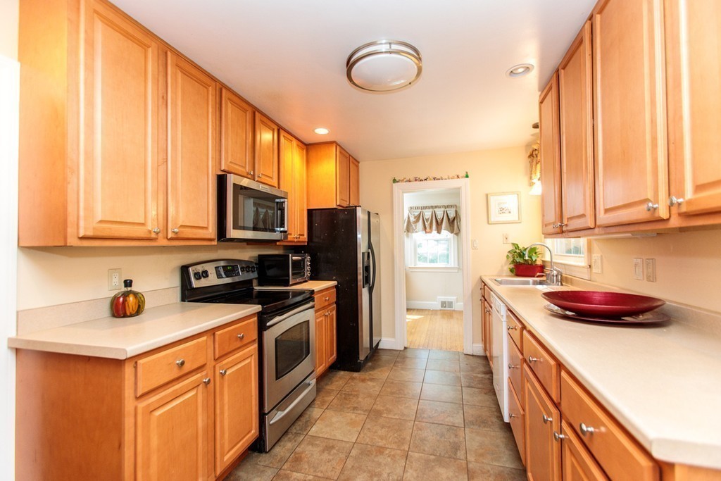 68 Beechwood Road Wellesley, MA 02482 - Photo 8 of 16