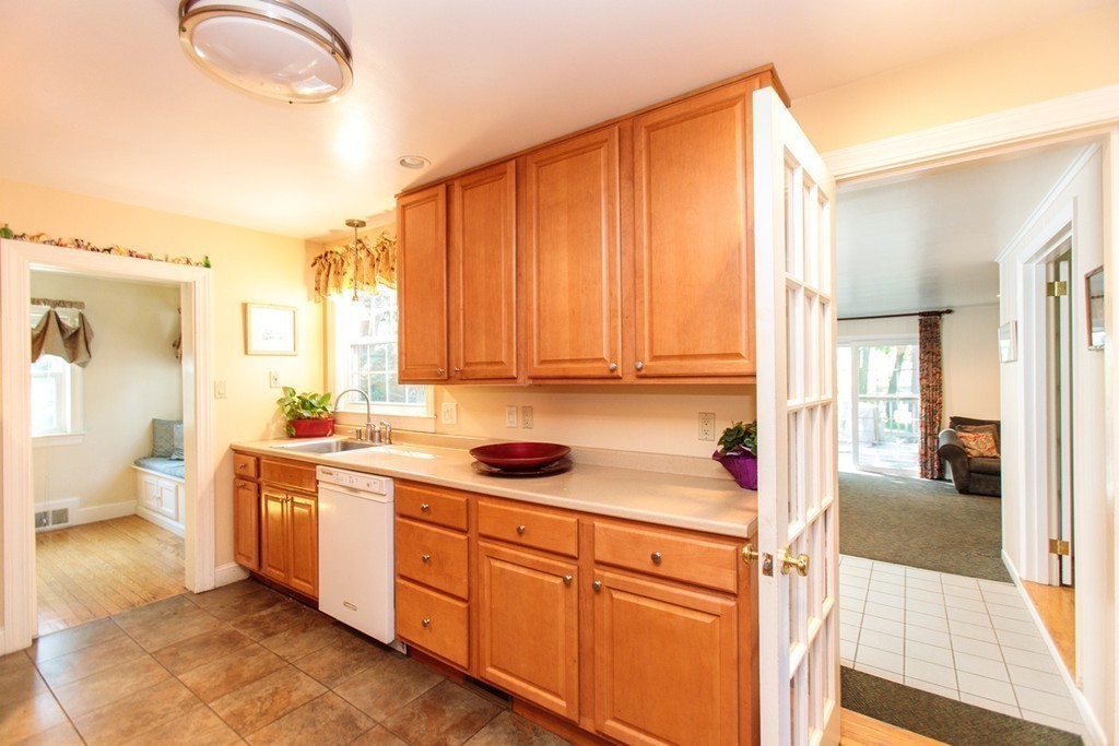 68 Beechwood Road Wellesley, MA 02482 - Photo 9 of 16