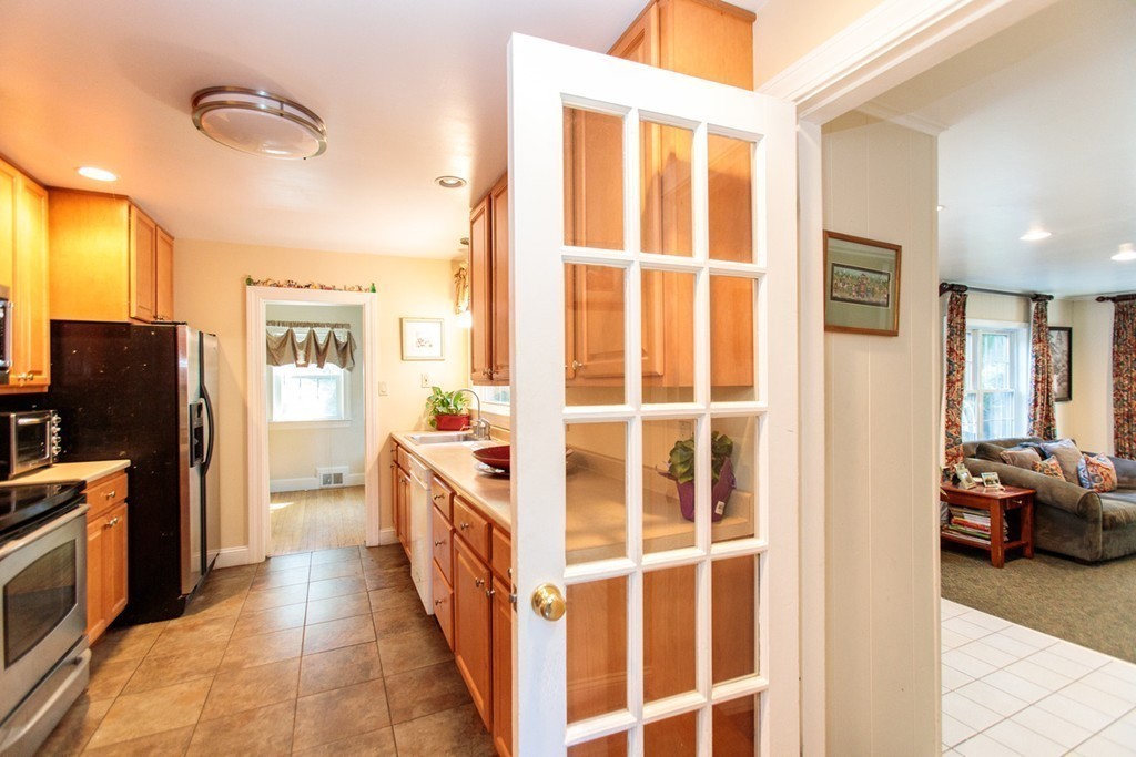 68 Beechwood Road Wellesley, MA 02482 - Photo 10 of 16