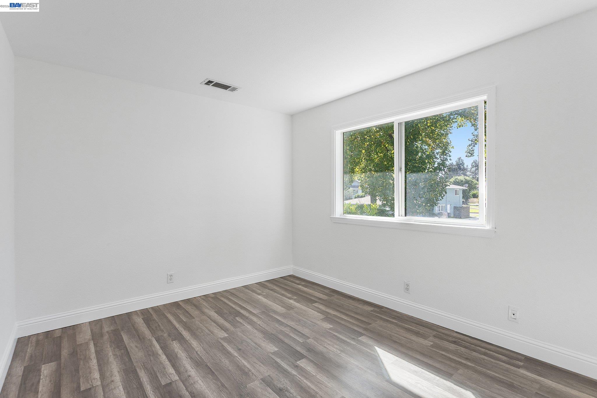 1387 Del Rio Circle, Unit B Concord, CA 94518 - Photo 17 of 30 Gallery Image 17