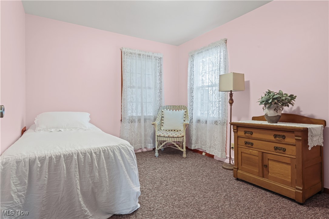 983 Roseland Road Alliance, OH 44601 - Photo 17 of 47 Bedroom with carpet