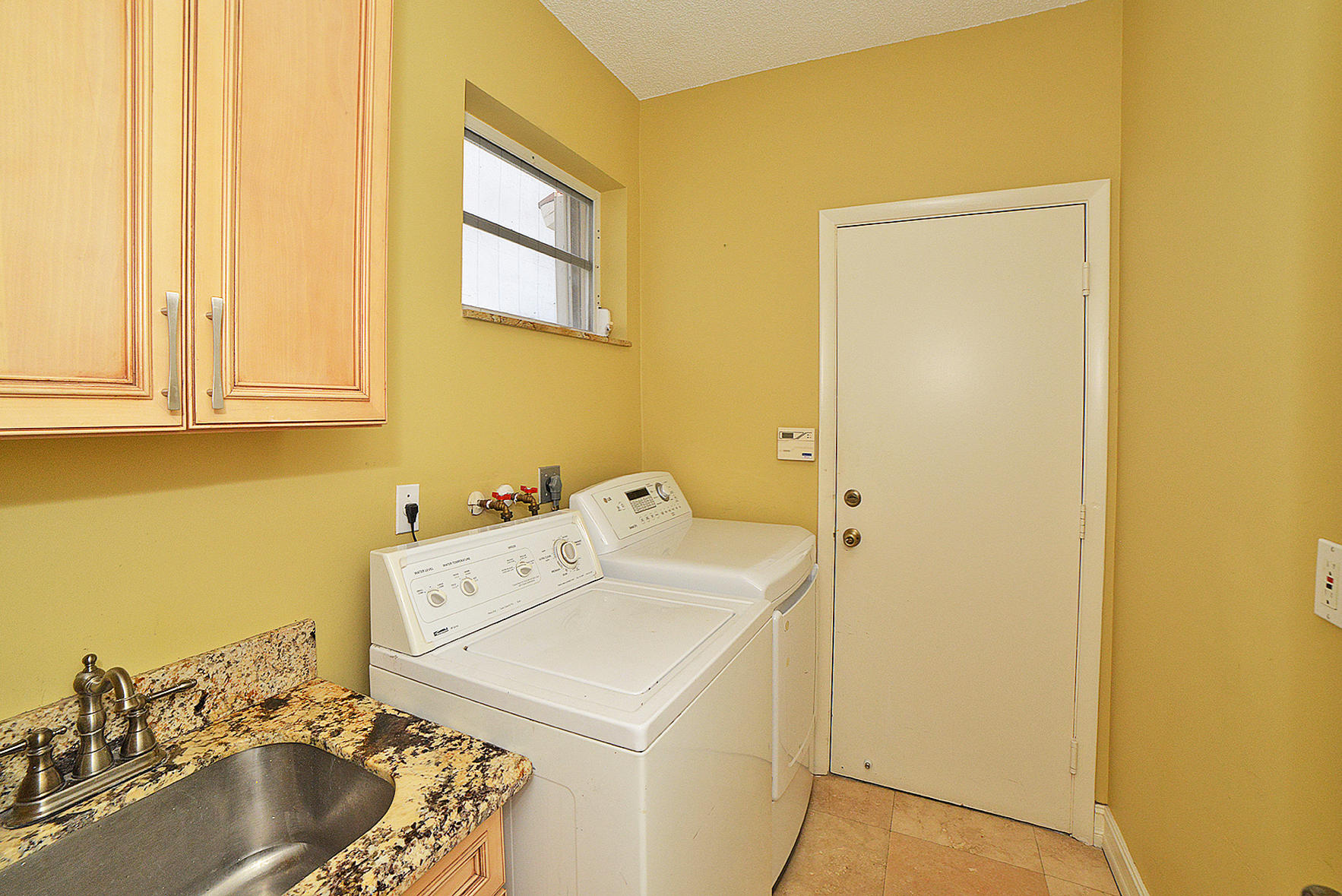 10088 Country Brook Road Boca Raton, FL 33428 - Photo 19 of 27 Laundry