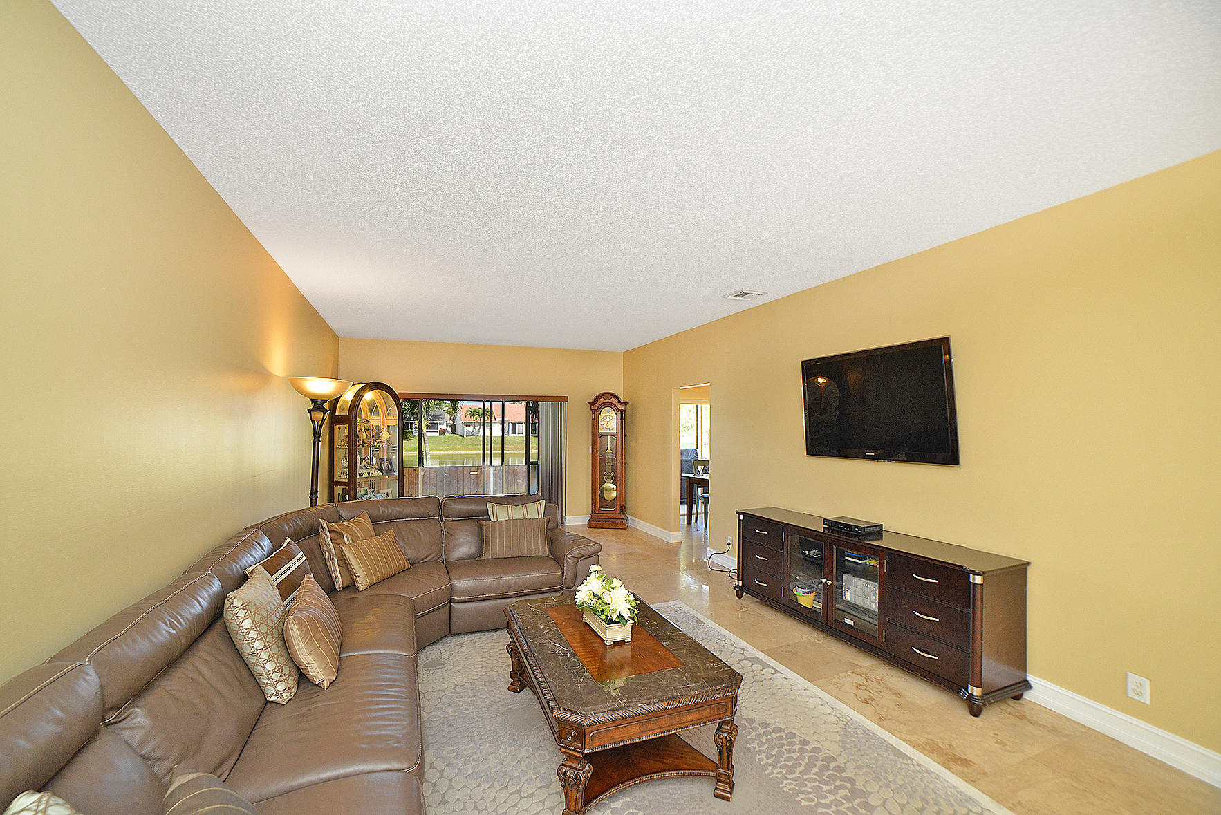 10088 Country Brook Road Boca Raton, FL 33428 - Photo 3 of 27 Living Room