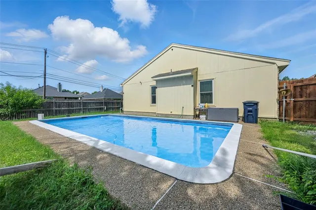 a view of a house with a tub