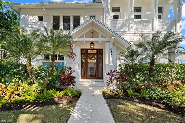 $7,950,000 | 685 2nd Street South, Naples, FL 34102