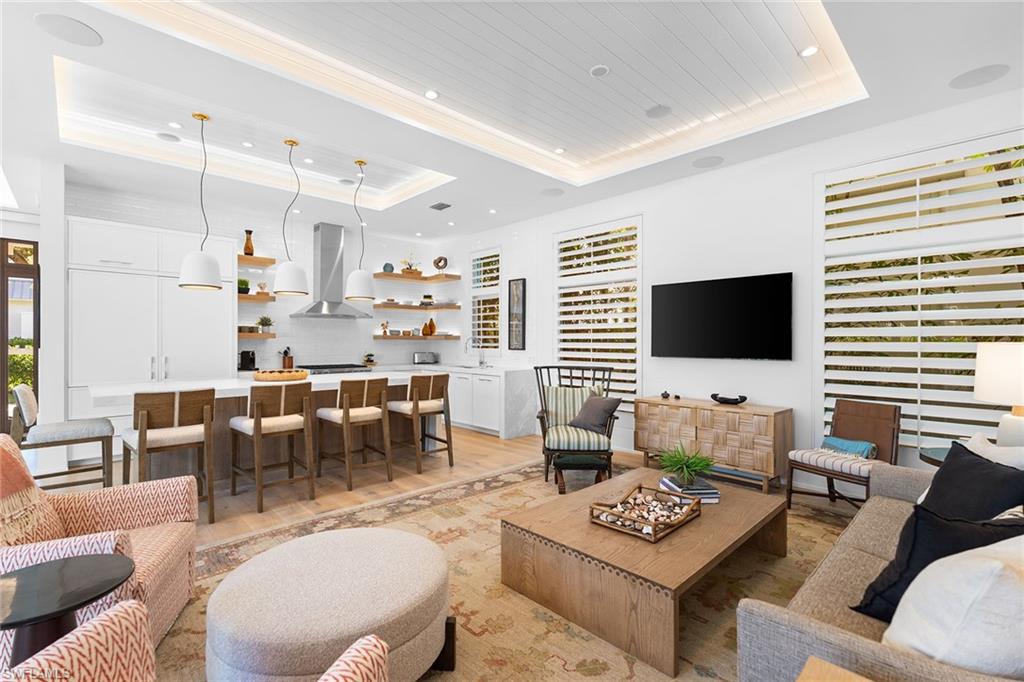 685 2nd Street South Naples, FL 34102 - Photo 9 of 50