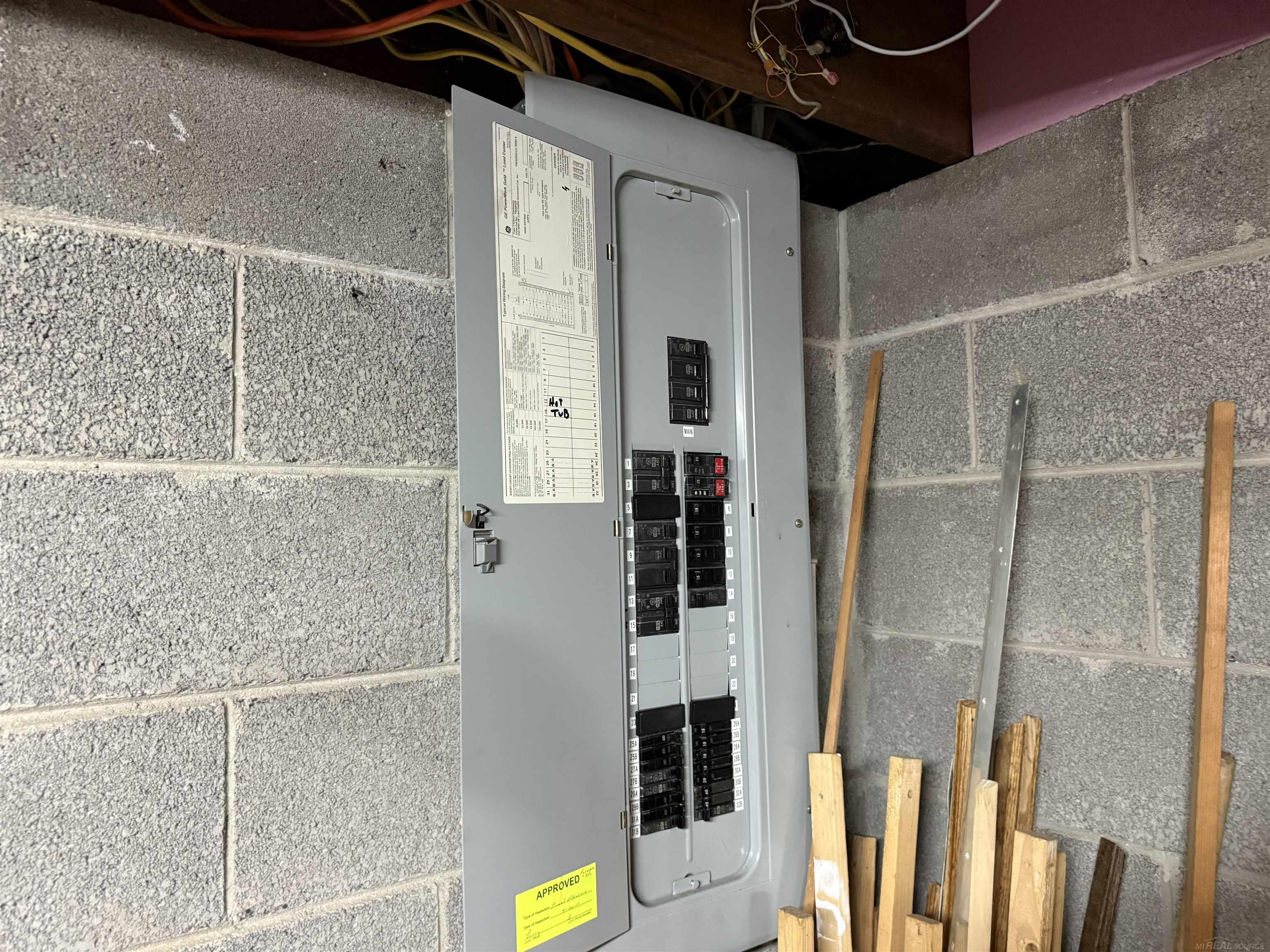 3285 Spring Meadow Drive Rochester, MI 48306 - Photo 19 of 22 200 Amp Service