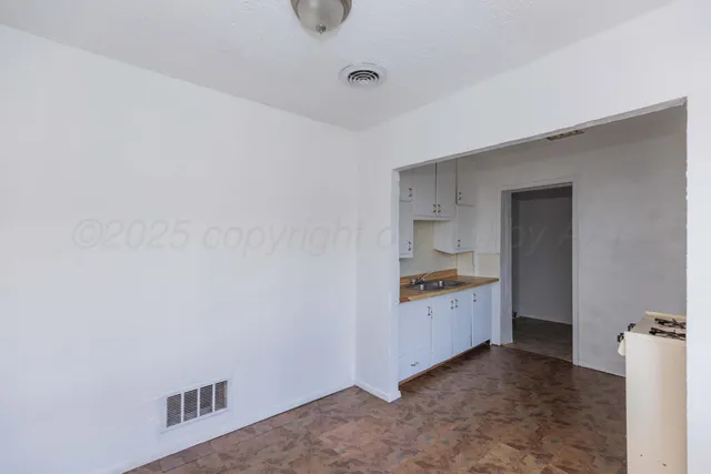 $55,000 | 1129 East Francis Avenue, Pampa, TX 79065