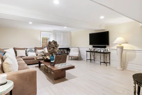 $3,395,000 | 31 Rolling Hill Court West, Sag Harbor, NY 11963