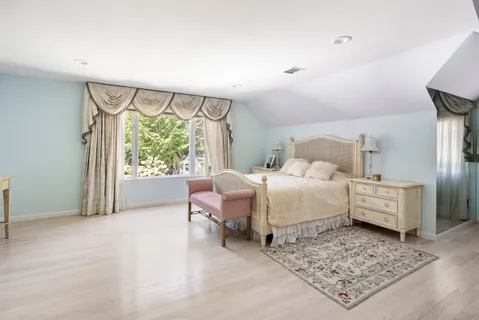 $3,395,000 | 31 Rolling Hill Court West, Sag Harbor, NY 11963
