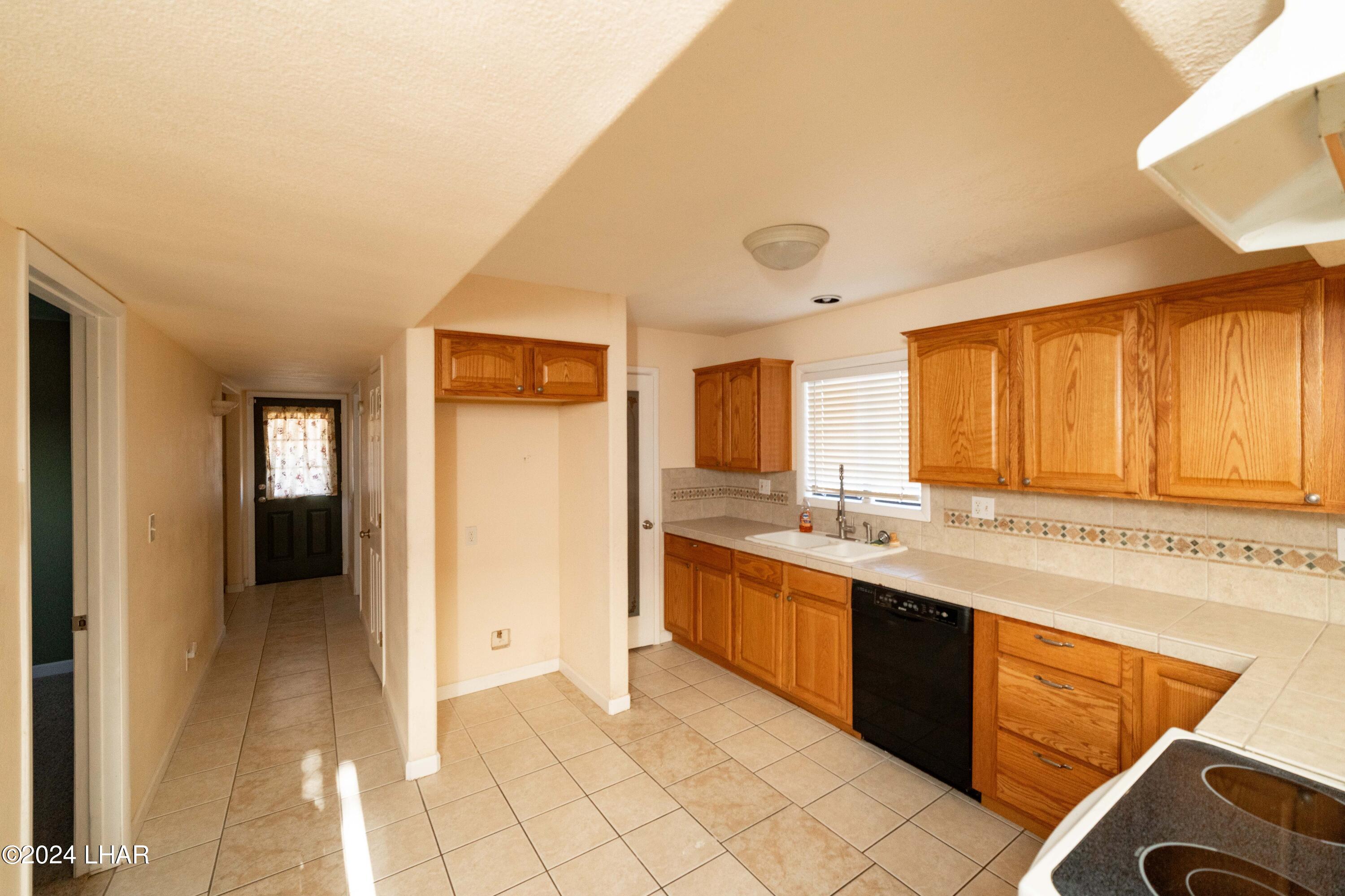 5650 North Laguna Road Golden Valley, AZ 86413 - Photo 11 of 29 5650 N Laguna Rd16