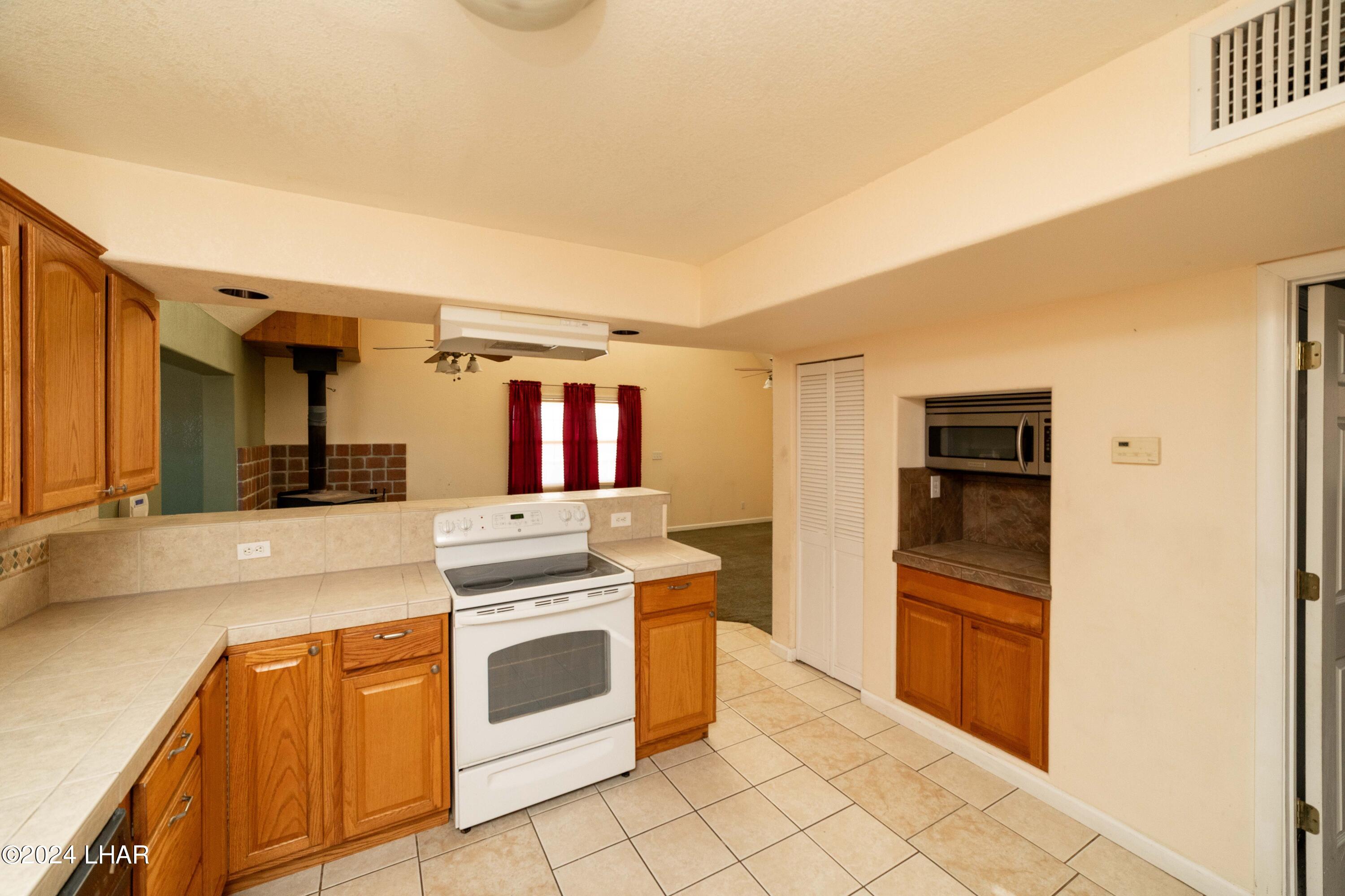 5650 North Laguna Road Golden Valley, AZ 86413 - Photo 13 of 29 5650 N Laguna Rd18