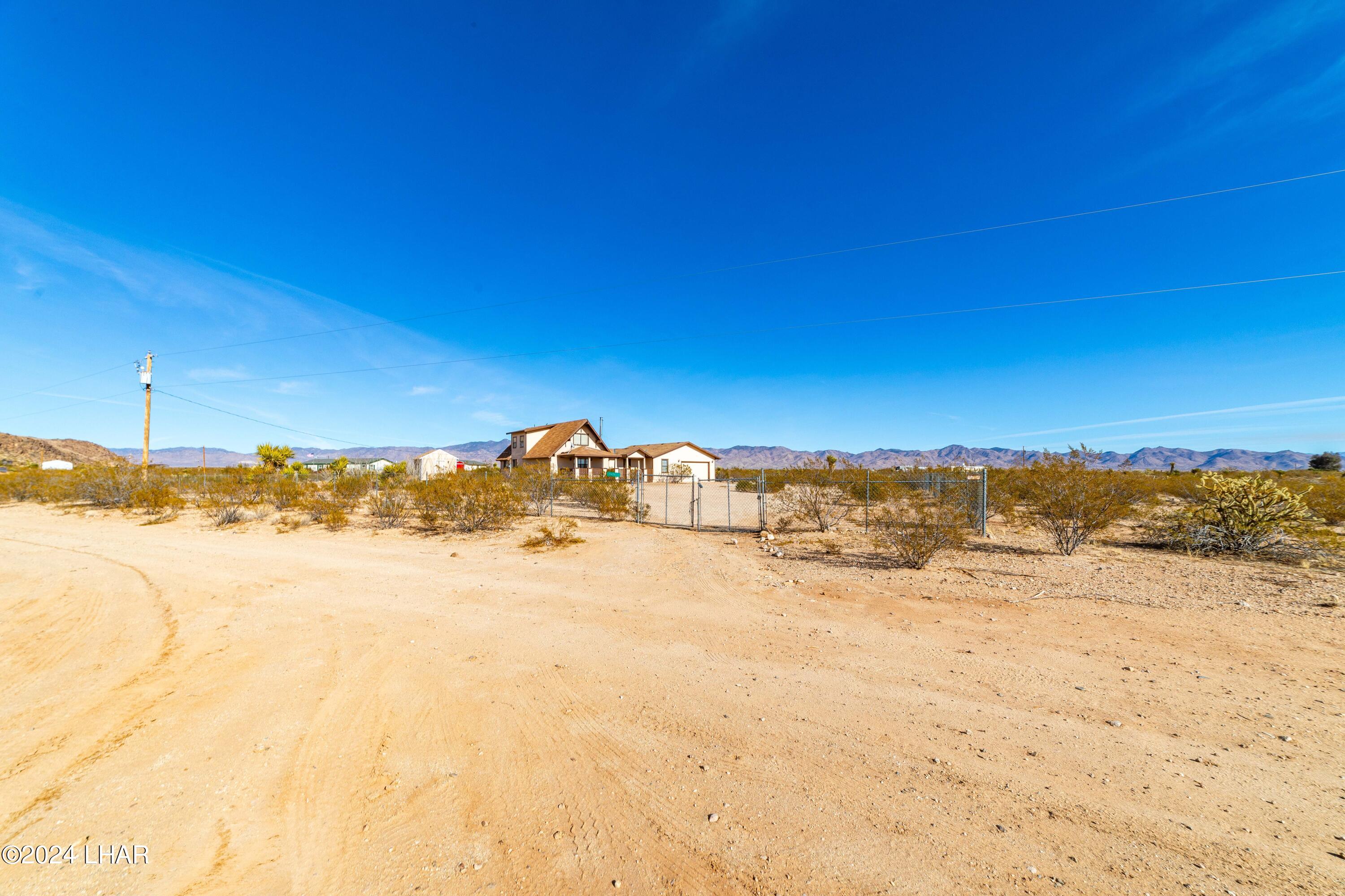 5650 North Laguna Road Golden Valley, AZ 86413 - Photo 2 of 29 5650 N Laguna Rd58