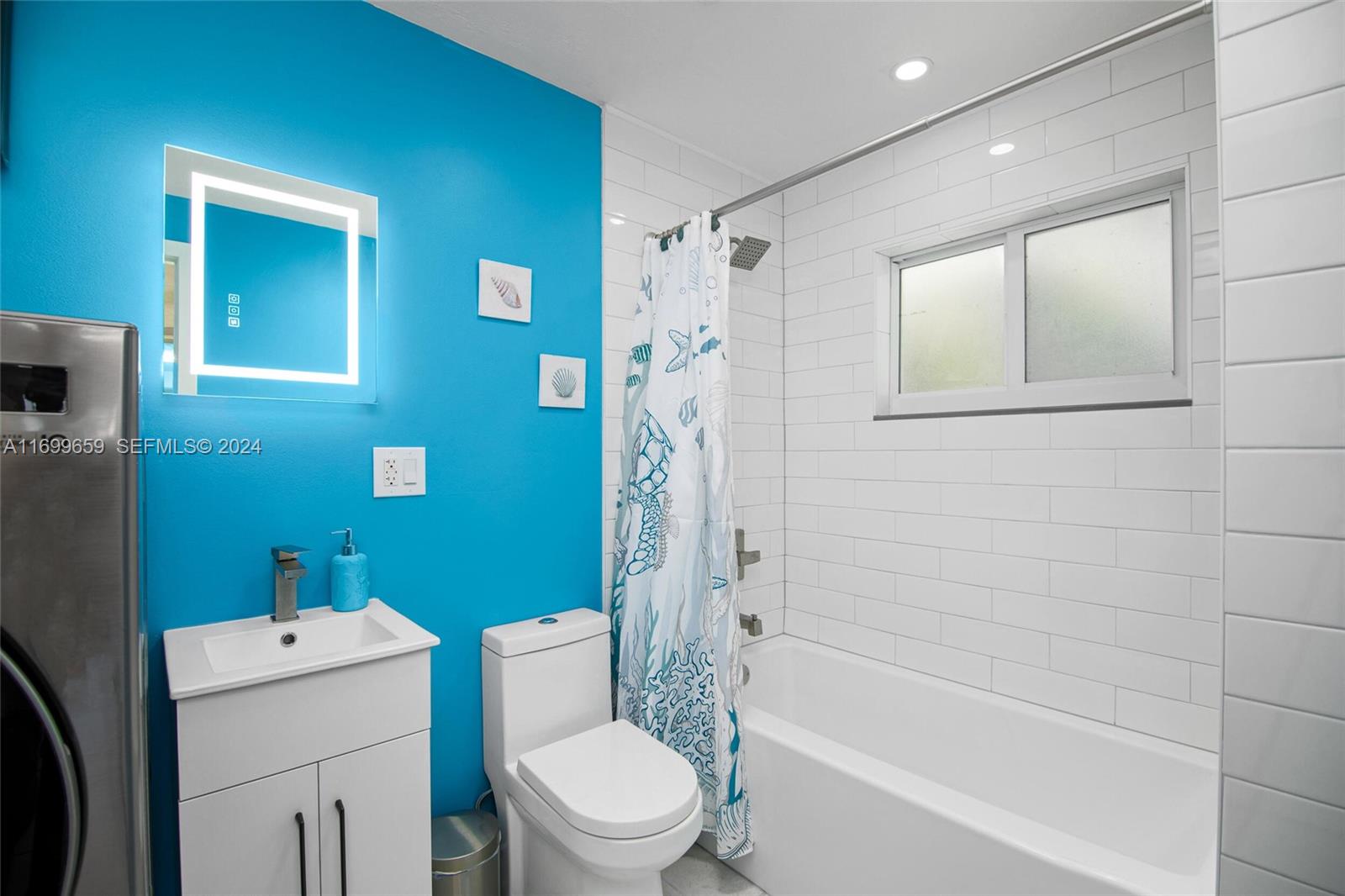 7951 Gulfstream Boulevard Marathon, FL 33050 - Photo 28 of 60 a bathroom with a toilet sink and bathtub